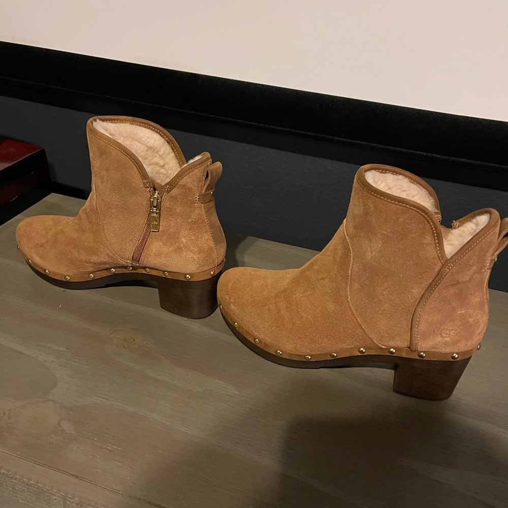 UGG BOOTIES